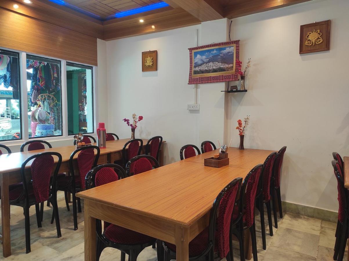 Hotel Tawang Regency Esterno foto
