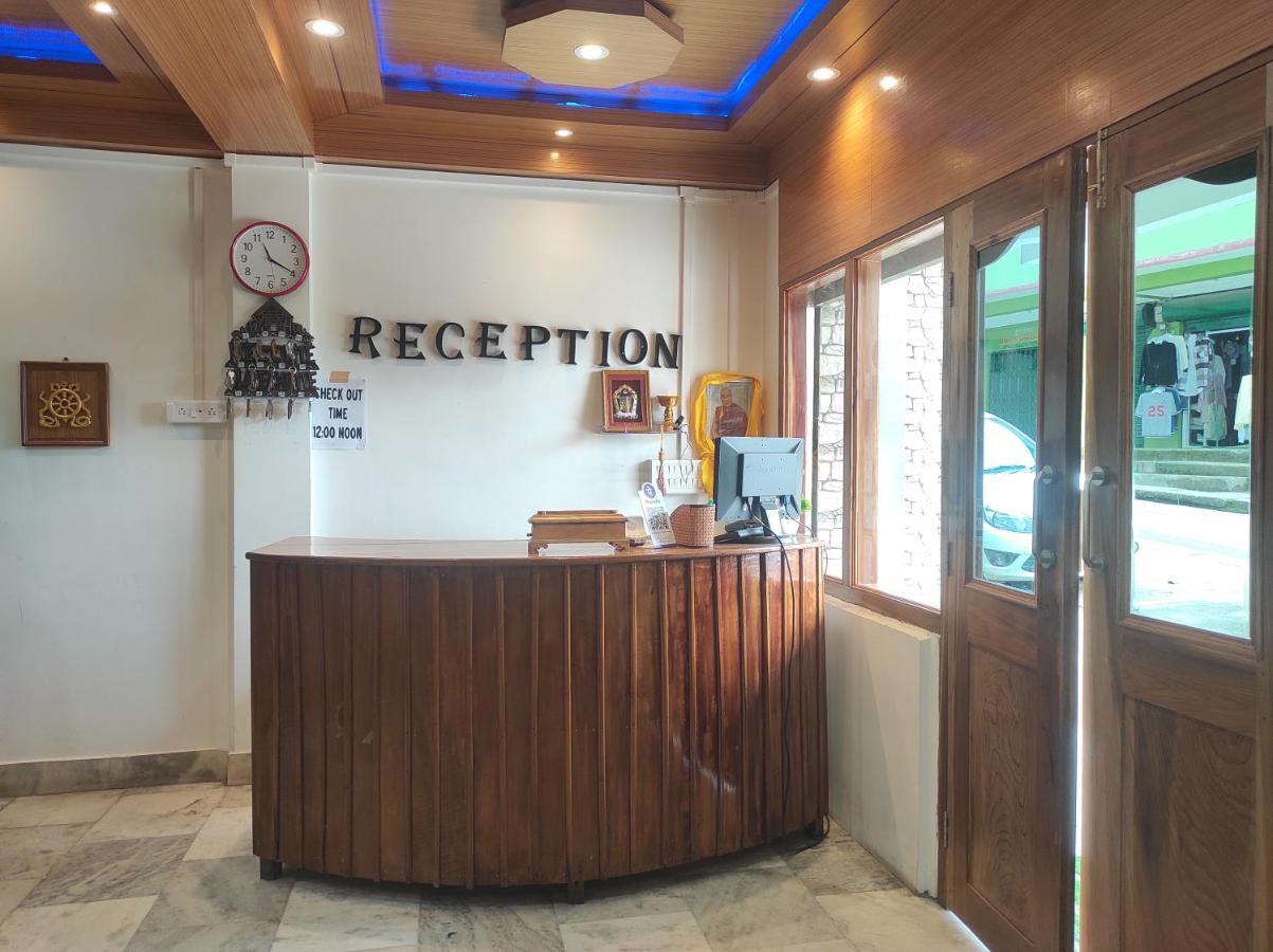 Hotel Tawang Regency Esterno foto
