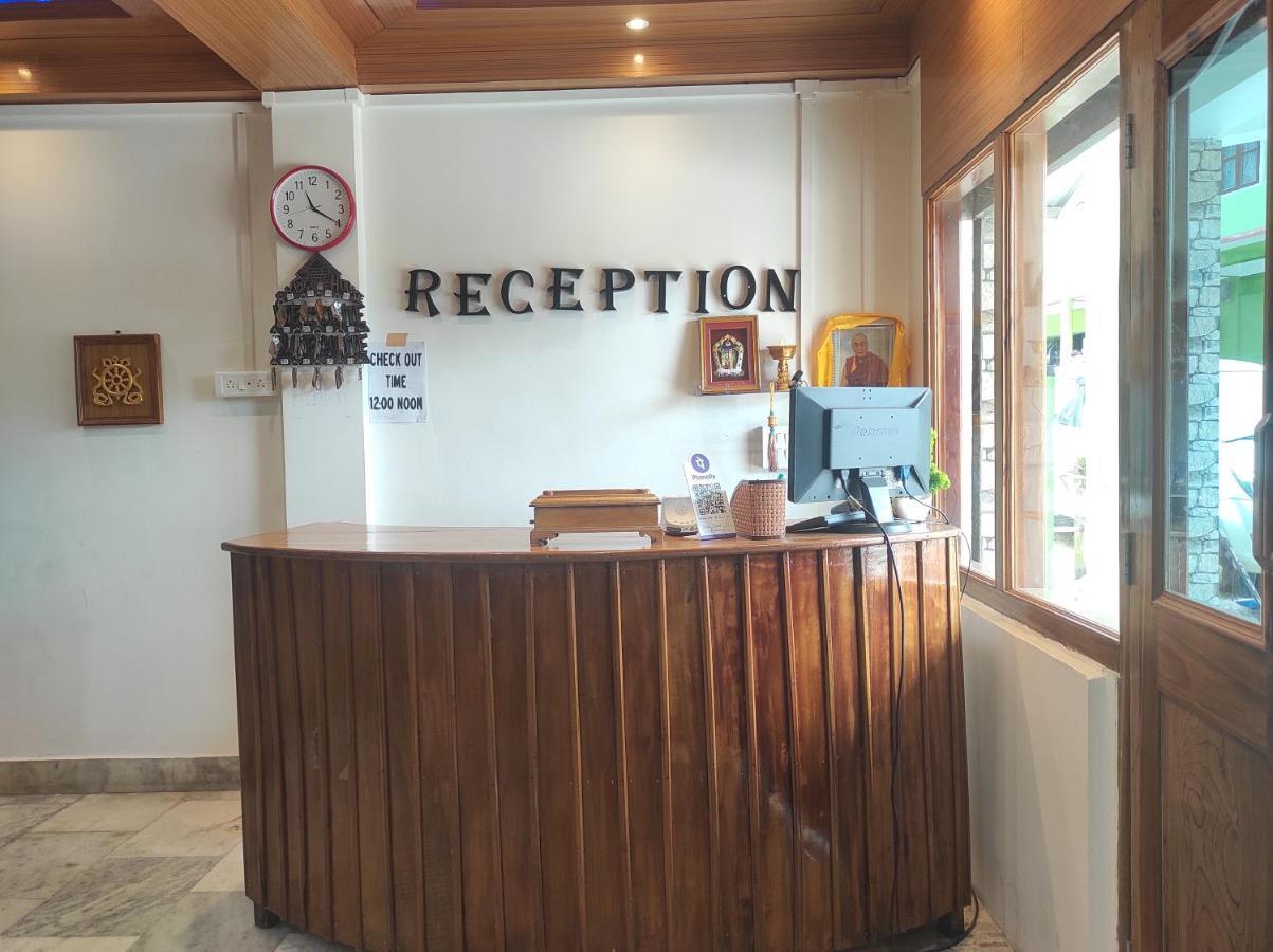Hotel Tawang Regency Esterno foto