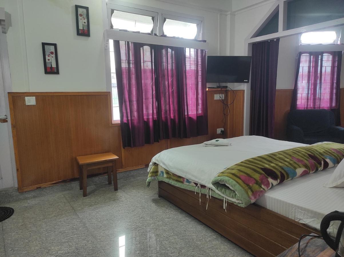 Hotel Tawang Regency Esterno foto