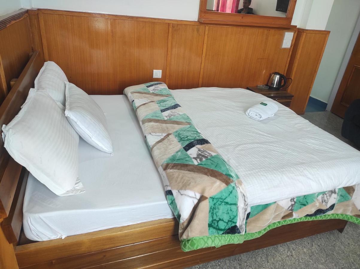 Hotel Tawang Regency Esterno foto