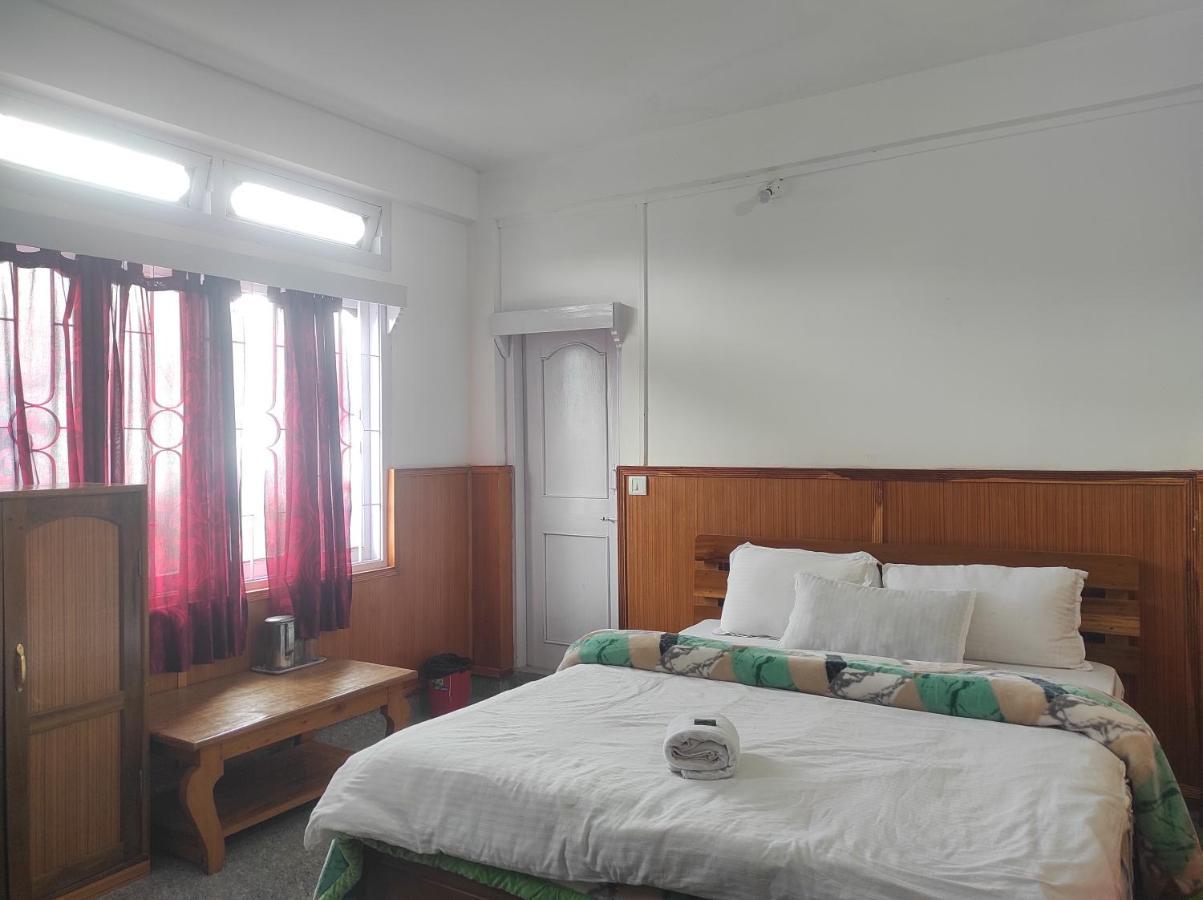 Hotel Tawang Regency Esterno foto