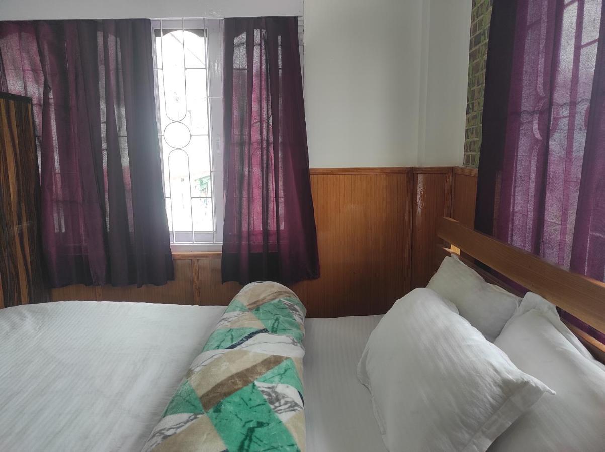 Hotel Tawang Regency Esterno foto