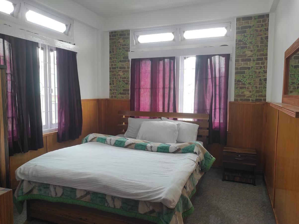 Hotel Tawang Regency Esterno foto