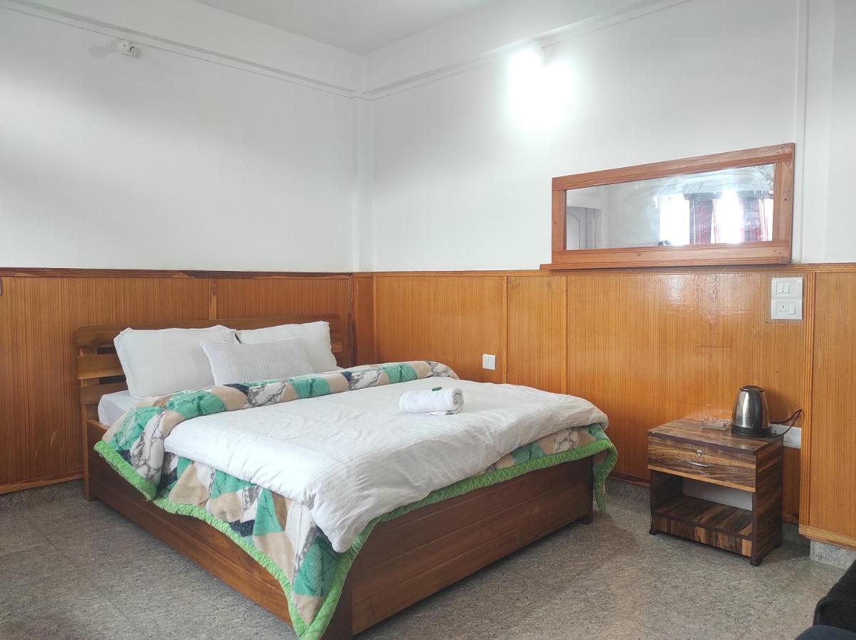 Hotel Tawang Regency Esterno foto