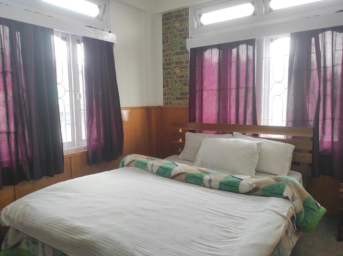 Hotel Tawang Regency Esterno foto