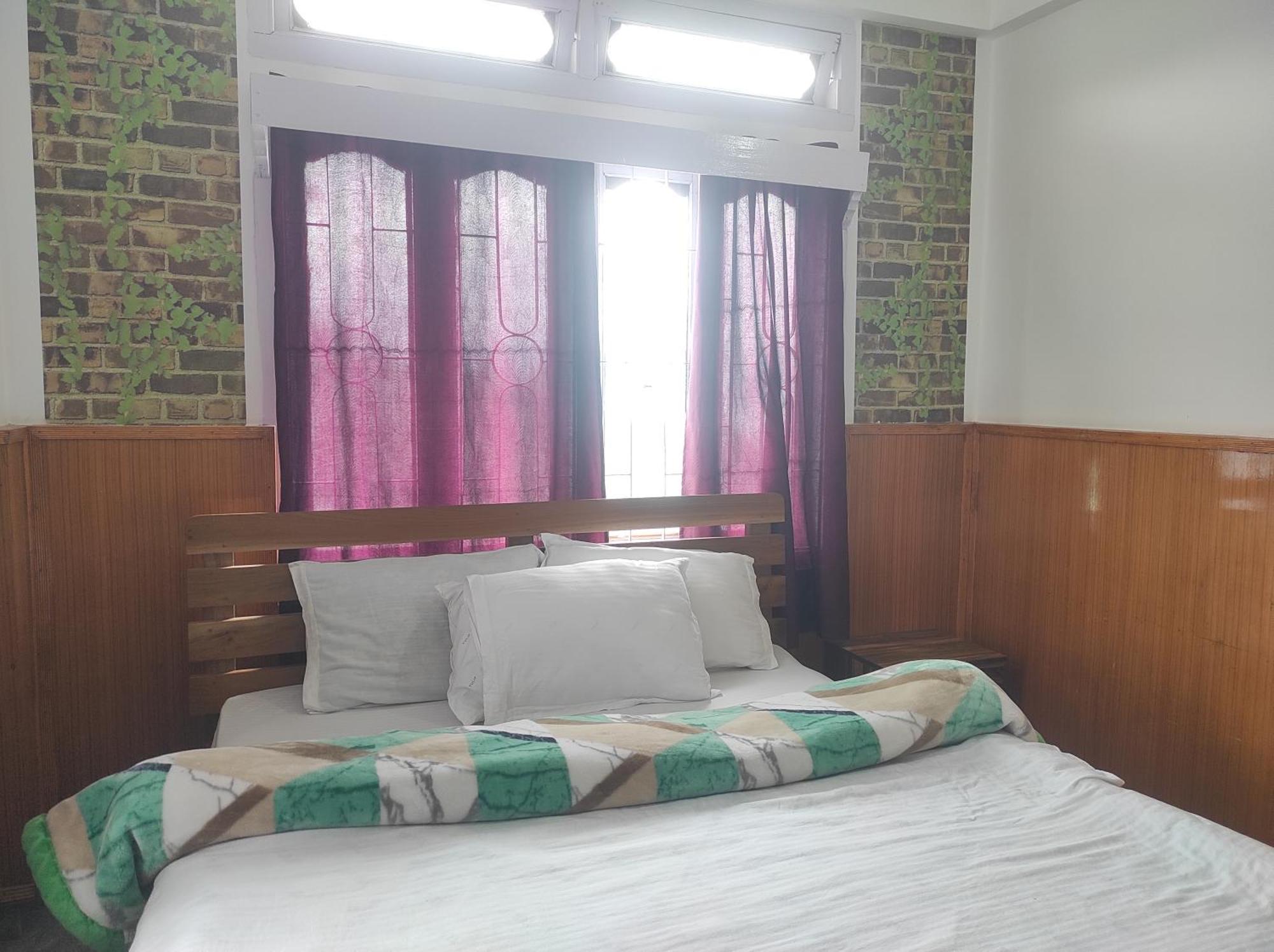 Hotel Tawang Regency Esterno foto