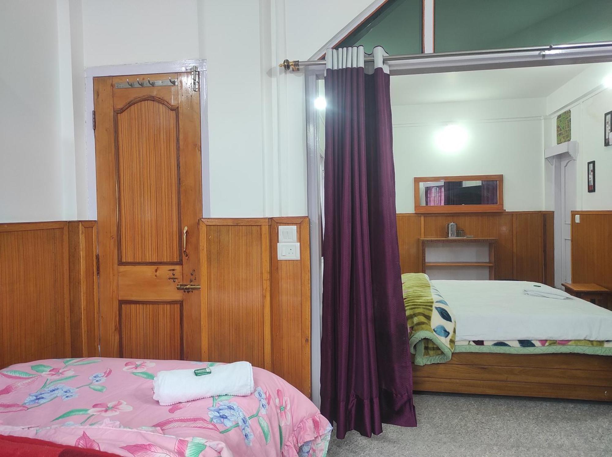 Hotel Tawang Regency Esterno foto