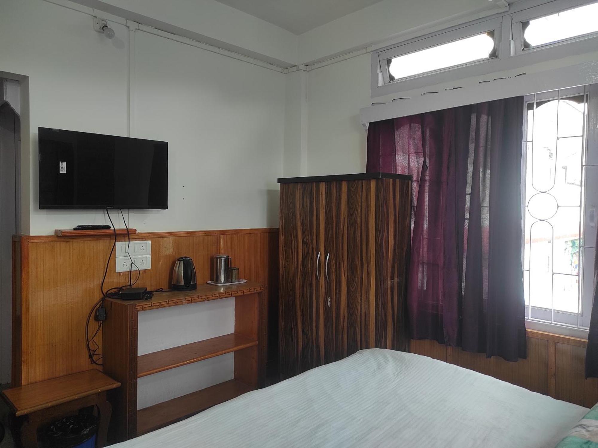 Hotel Tawang Regency Esterno foto
