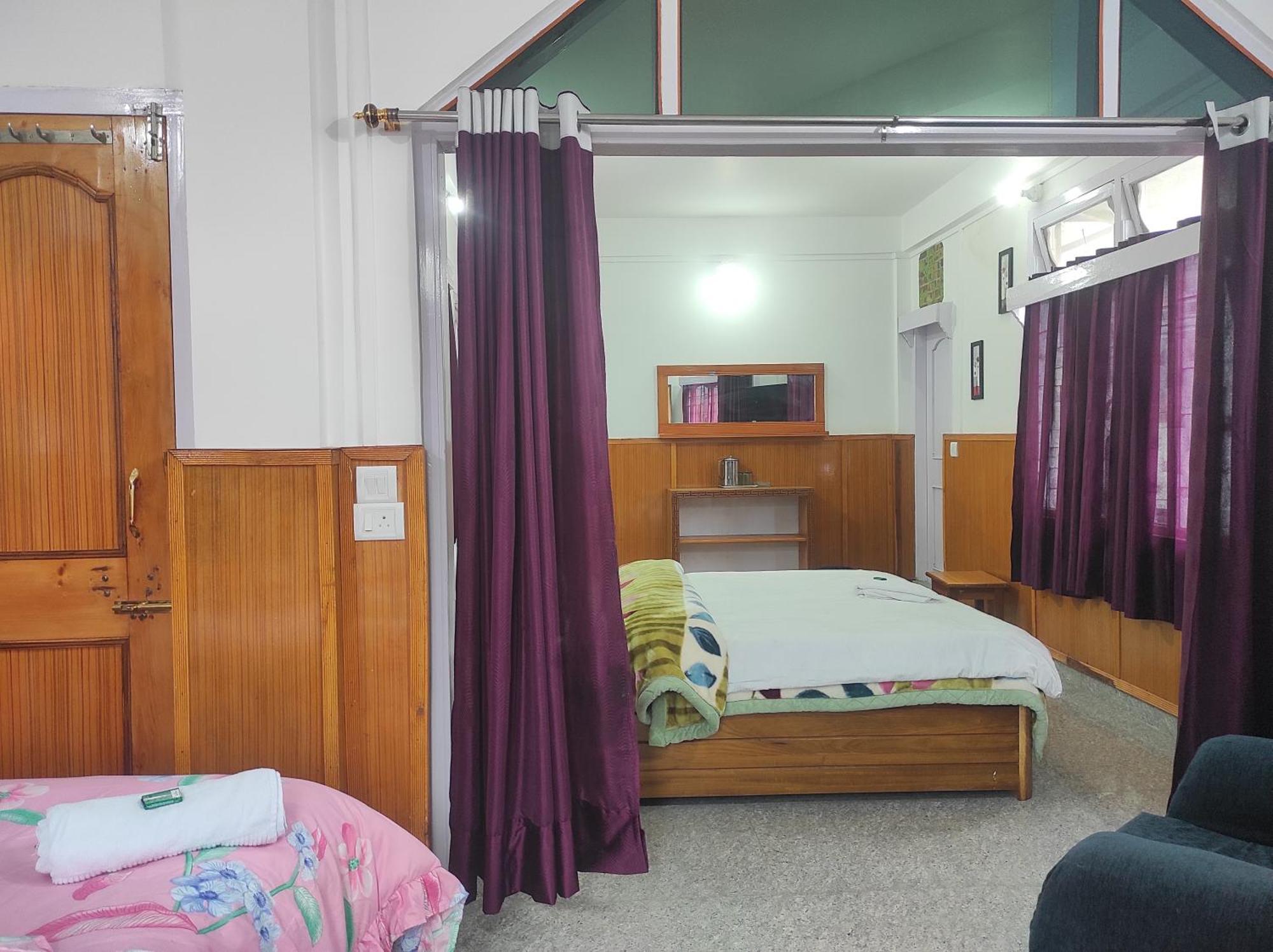 Hotel Tawang Regency Esterno foto