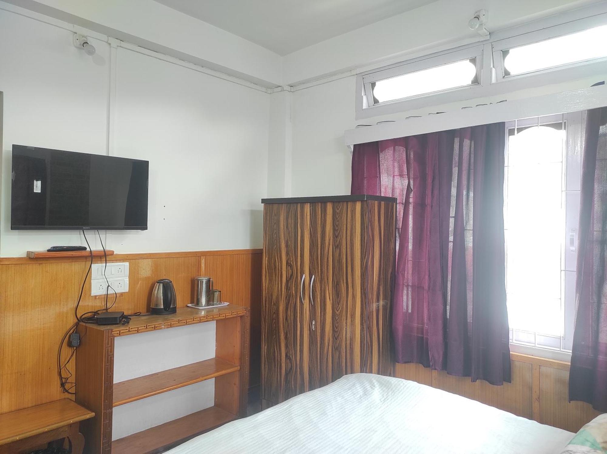 Hotel Tawang Regency Esterno foto