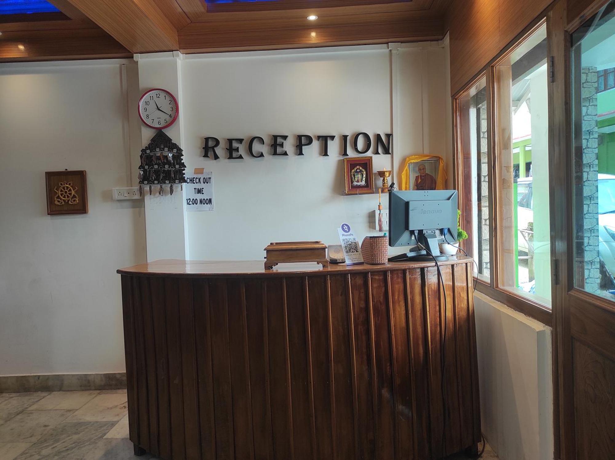 Hotel Tawang Regency Esterno foto